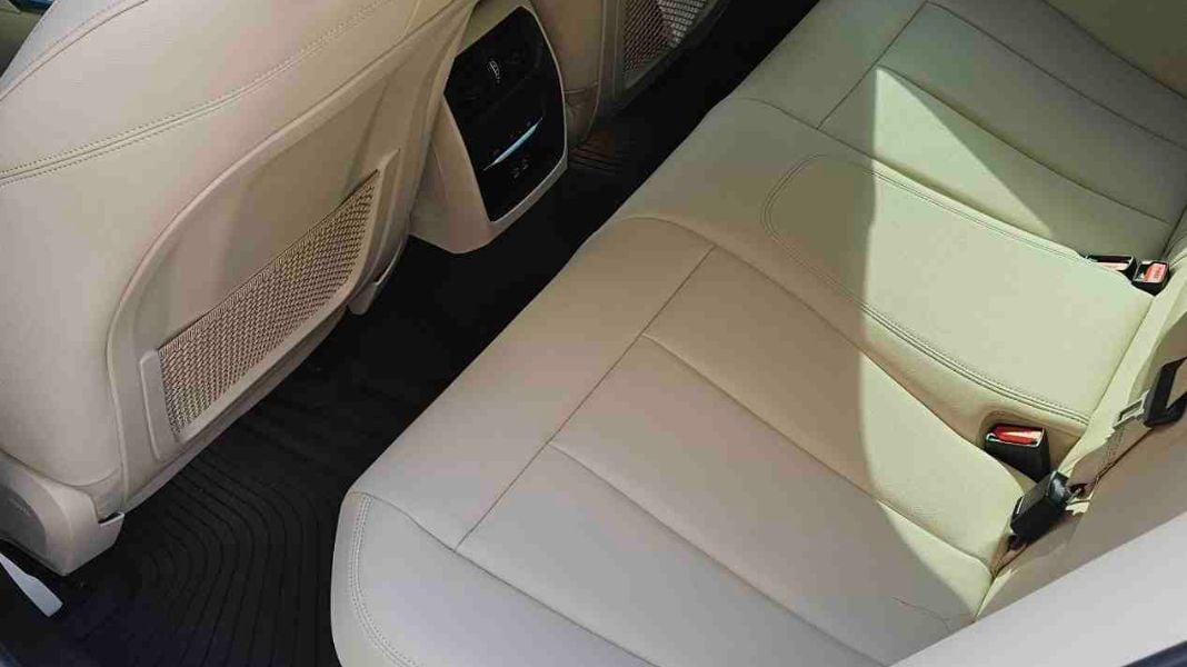 Detailed Back Seats BMW 330i